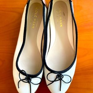 Coke Haan ballet flat size 9, great condition.